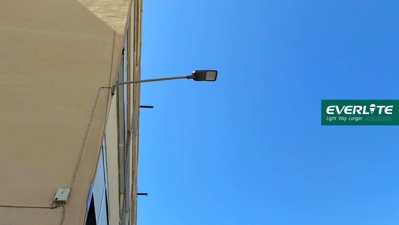 Veggmontert gatebelysning: Reimagining Narrow Alley Illumination
